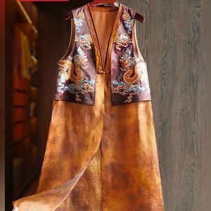 100% silk dressy vest, with fancy embroidery NWT size M